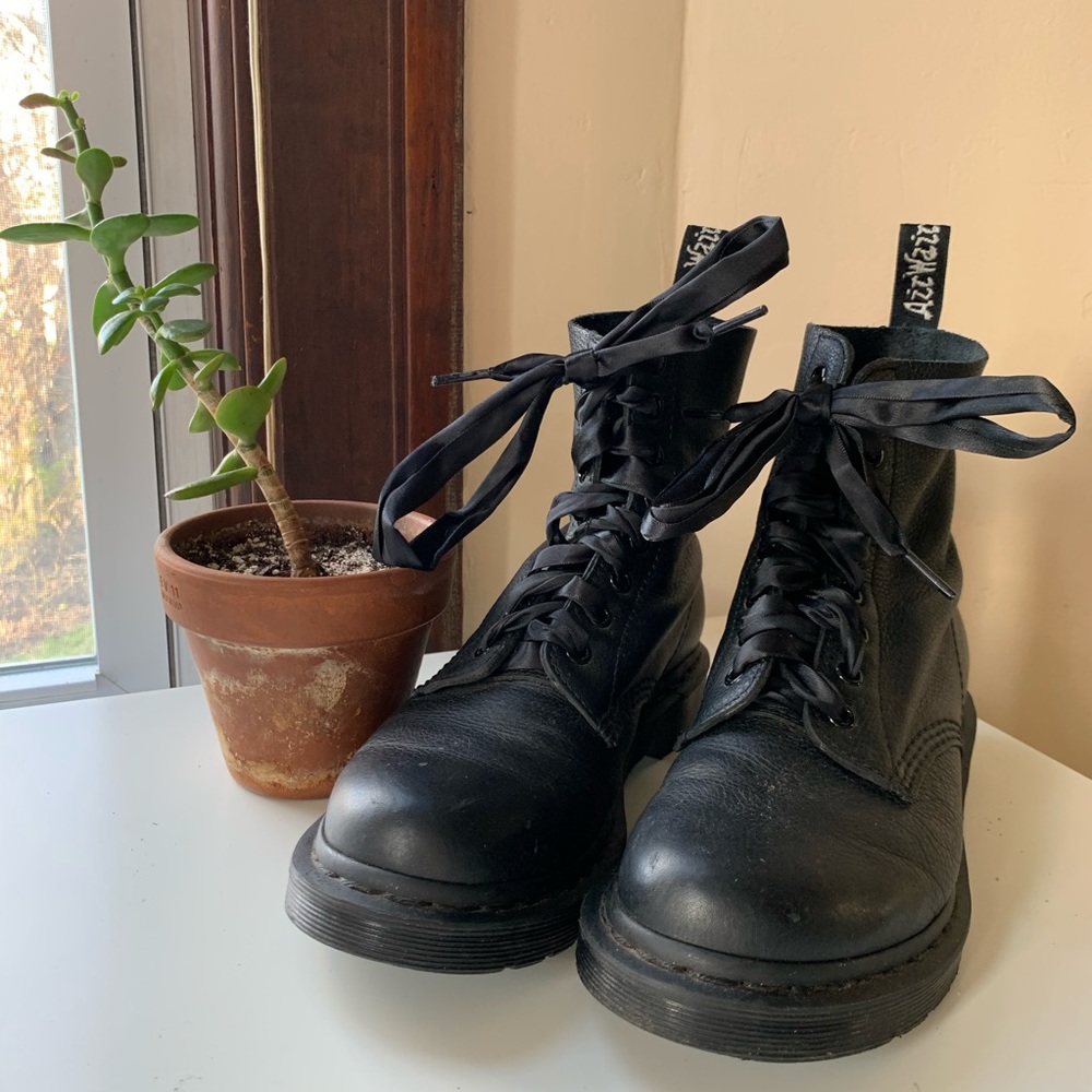 1460 Pascal Women’s Mono Lace Up Boots (Black)